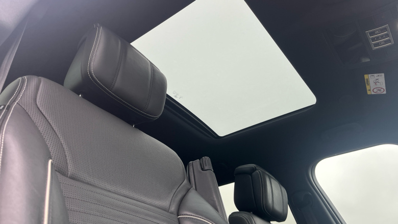 Land Rover Discovery 3.0 D300 R-Dynamic HSE 5dr Auto Diesel Station Wagon